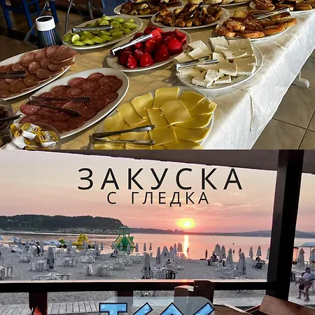 Family Teos فندق