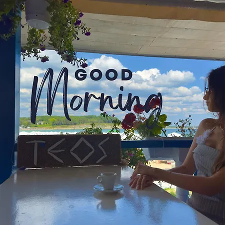 Family Teos فندق 2*