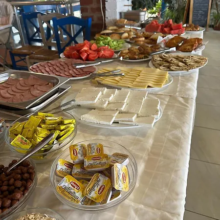 Family Teos فندق كيتن