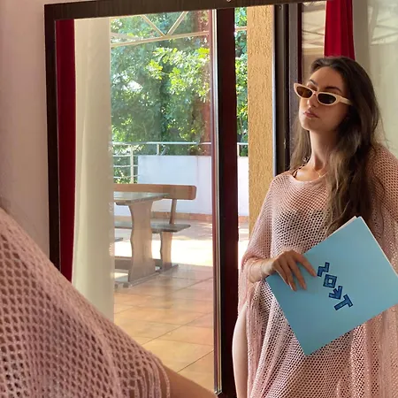 Family Teos فندق 2*