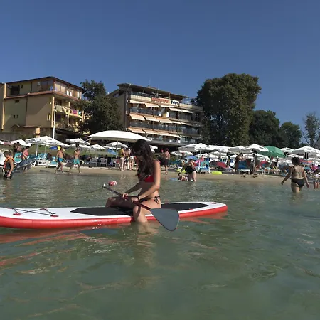 فندق Family Teos